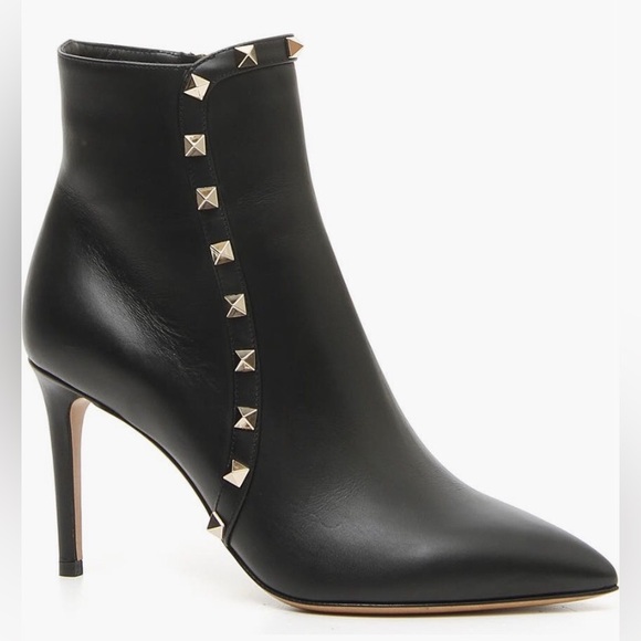 NIB $1245 Valentino Garavani Rockstud Pointy Toe Leather Bootie - 6US / 36EU! - Picture 1 of 15